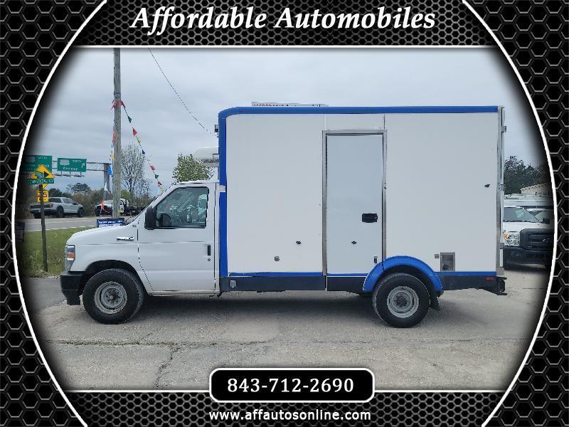 Ford Econoline E-350 Super Duty 2023