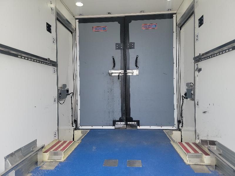 Ford Econoline E-350 Super Duty 2023