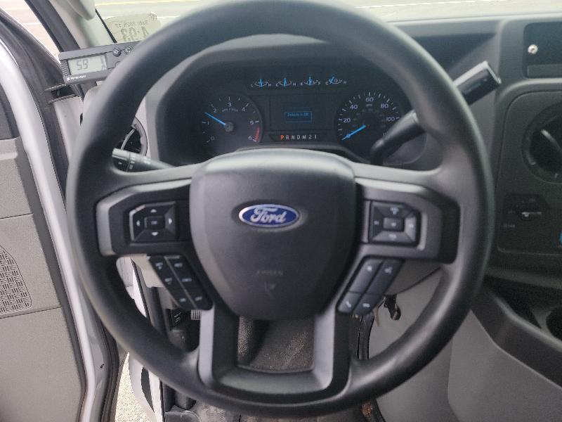 Ford Econoline E-350 Super Duty 2023