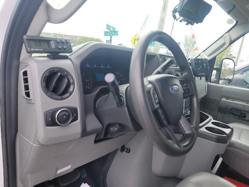 Ford Econoline E-350 Super Duty 2023