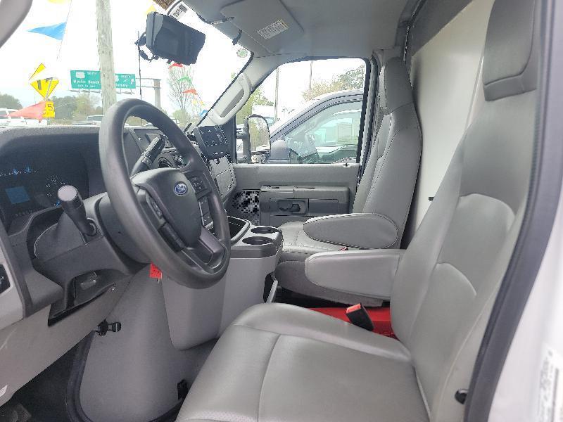 Ford Econoline E-350 Super Duty 2023