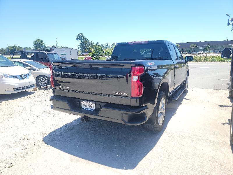 Chevrolet Silverado 1500 Custom Crew Cab 4WD 2024