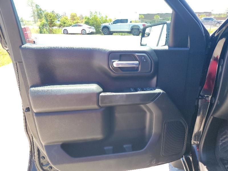 Chevrolet Silverado 1500 Custom Crew Cab 4WD 2024