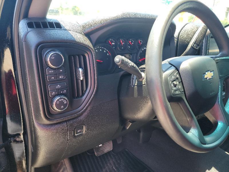 Chevrolet Silverado 1500 Custom Crew Cab 4WD 2024