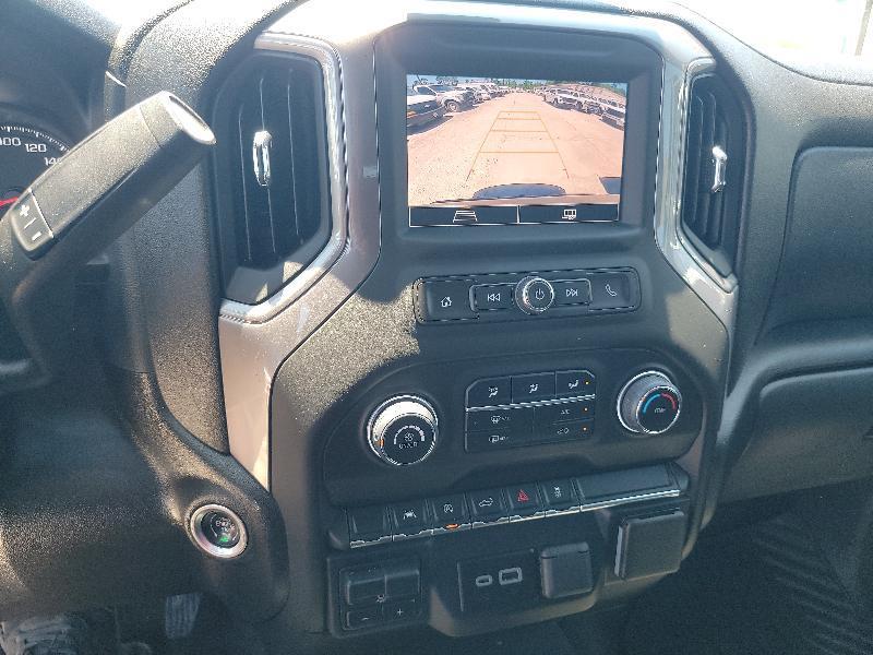 Chevrolet Silverado 1500 Custom Crew Cab 4WD 2024