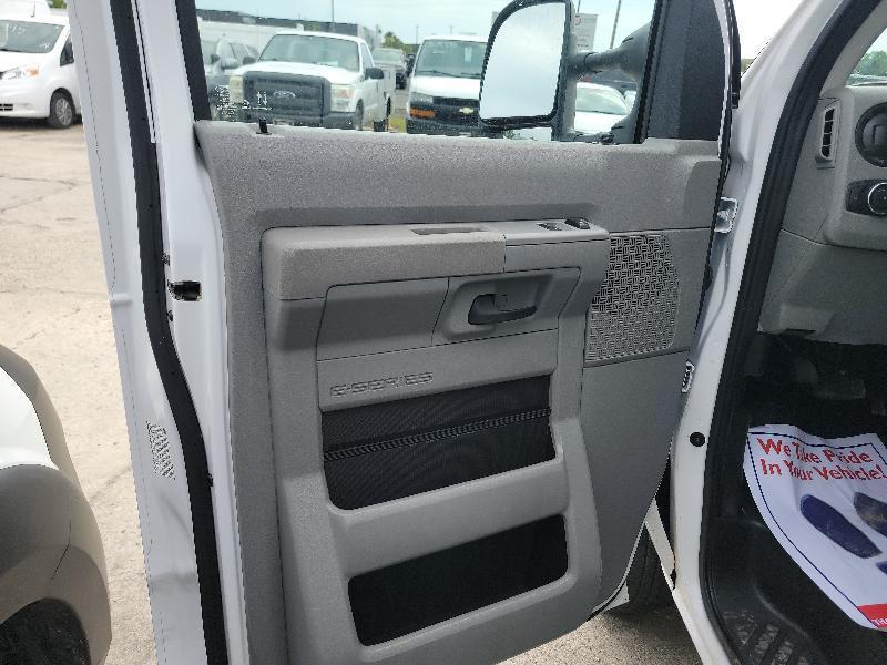 Ford Econoline E-350 Super Duty 2023