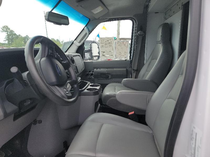 Ford Econoline E-350 Super Duty 2023