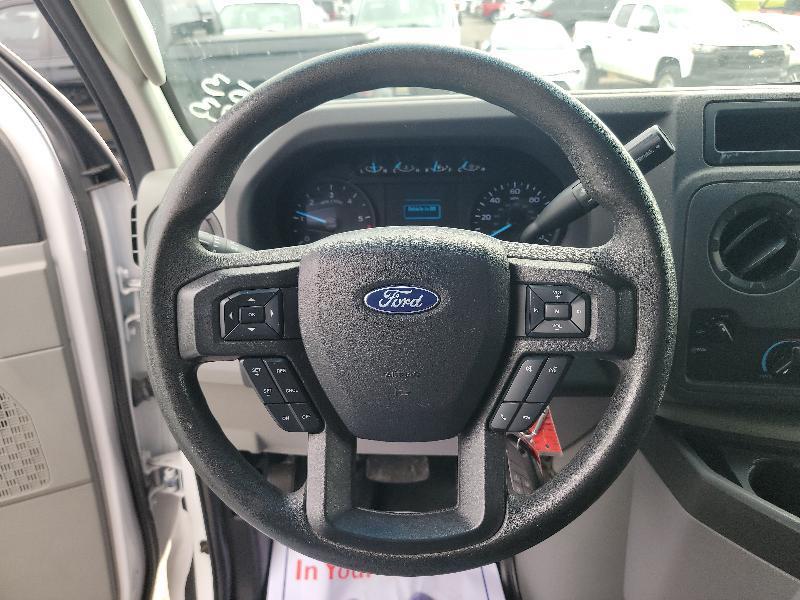 Ford Econoline E-350 Super Duty 2023