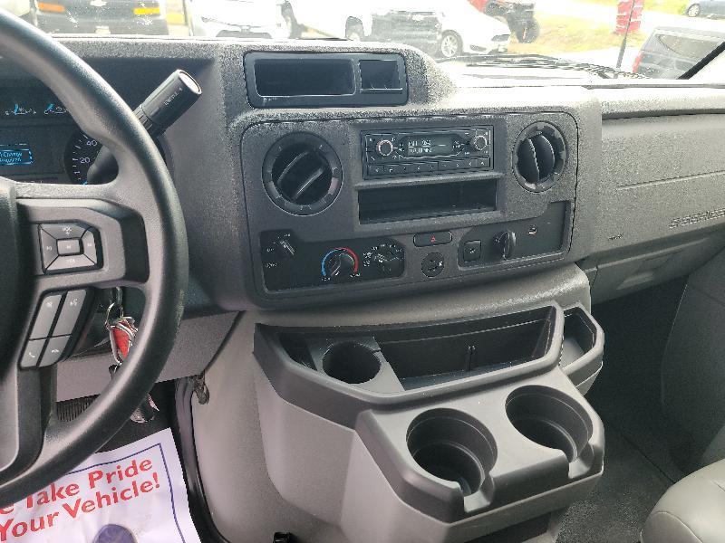 Ford Econoline E-350 Super Duty 2023