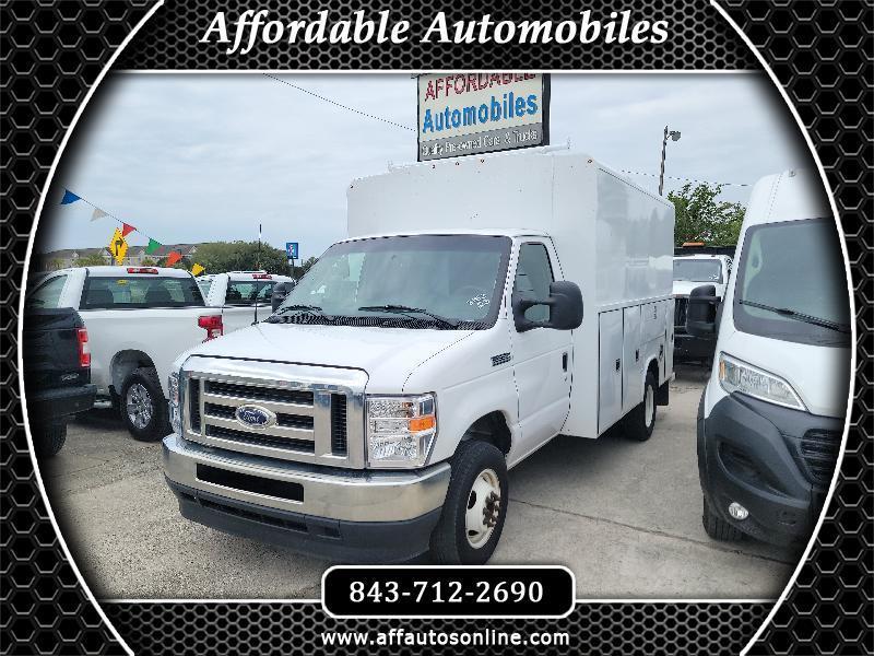 Ford Econoline E-350 Super Duty 2023