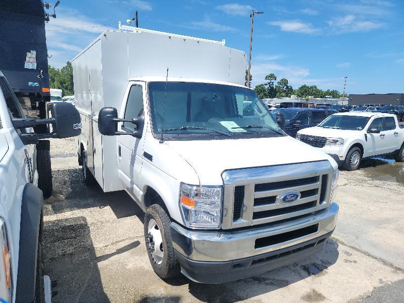Ford Econoline E-350 Super Duty 2023
