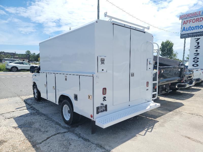 Ford Econoline E-350 Super Duty 2023