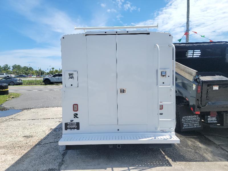 Ford Econoline E-350 Super Duty 2023