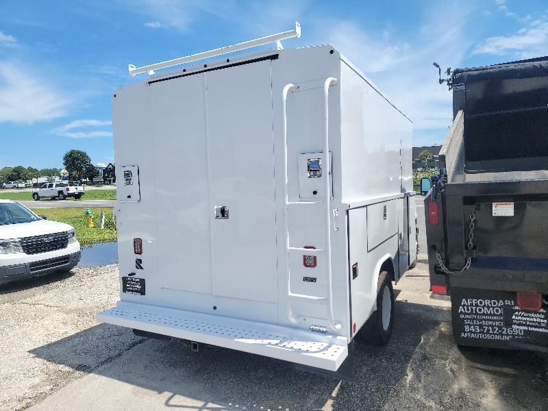 Ford Econoline E-350 Super Duty 2023