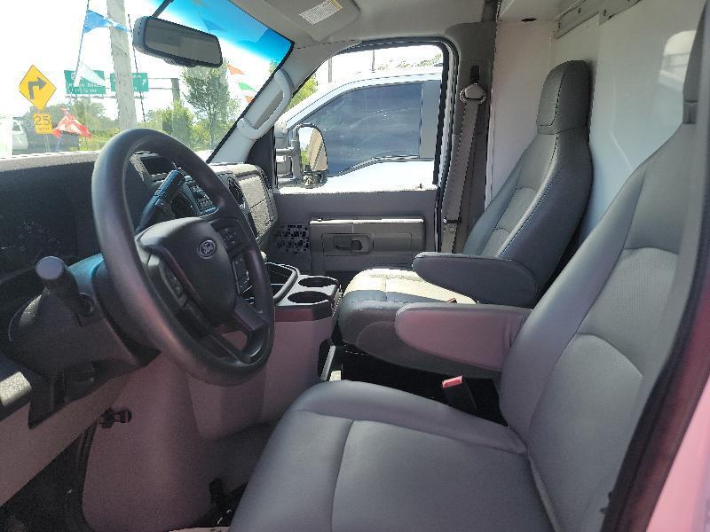 Ford Econoline E-350 Super Duty 2023