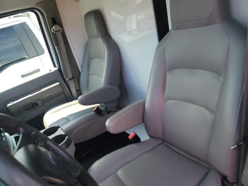 Ford Econoline E-350 Super Duty 2023