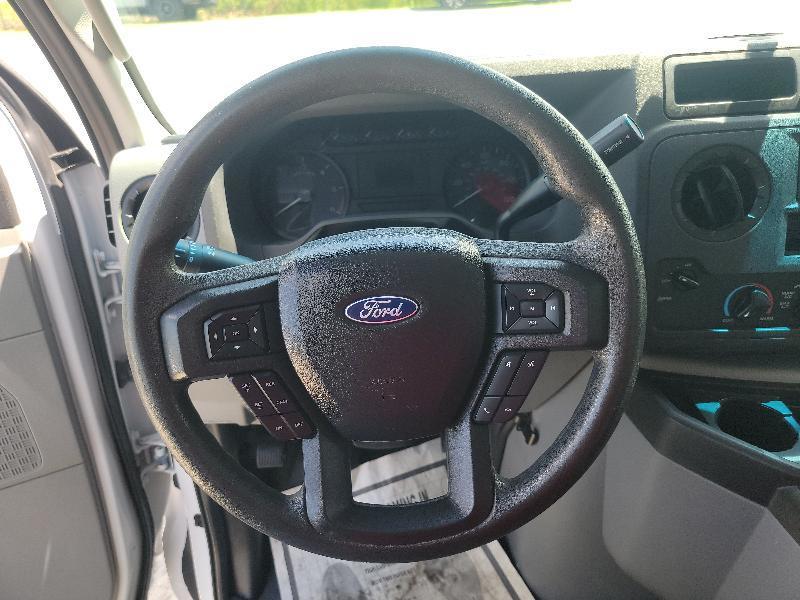 Ford Econoline E-350 Super Duty 2023
