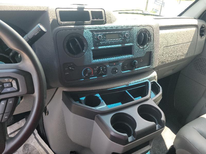 Ford Econoline E-350 Super Duty 2023