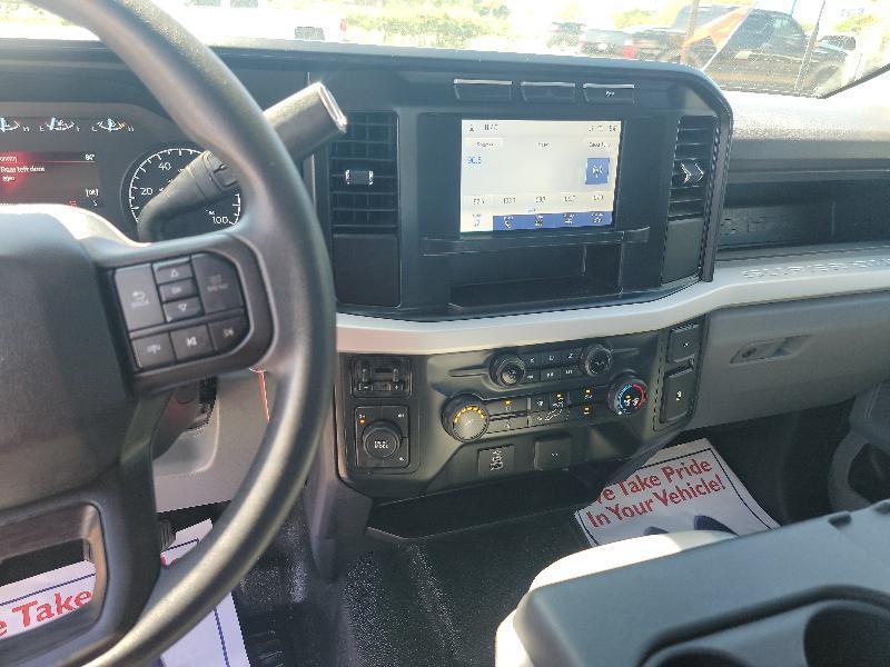 Ford F-250 SD XL Crew Cab 4WD 2024
