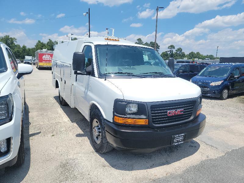 GMC Savana G3500 139 in. 2016