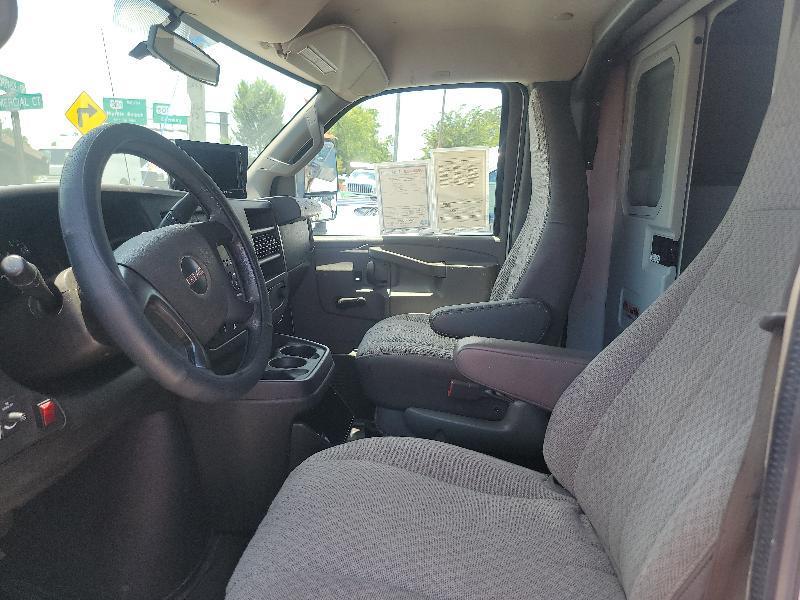 GMC Savana G3500 139 in. 2016