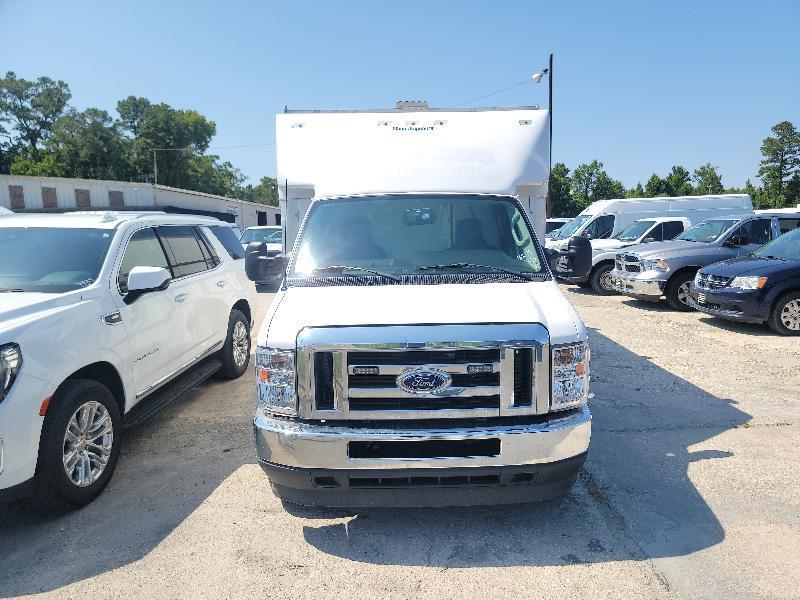 Ford Econoline E-450 2023