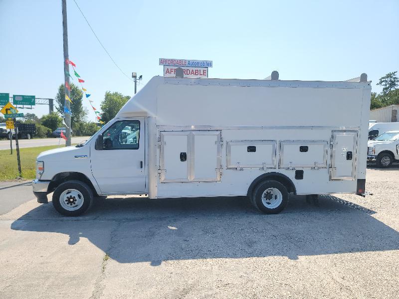 Ford Econoline E-450 2023