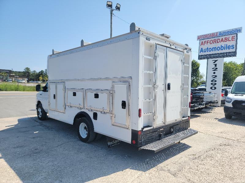 Ford Econoline E-450 2023