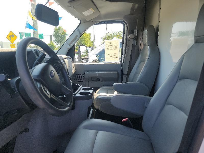 Ford Econoline E-450 2023