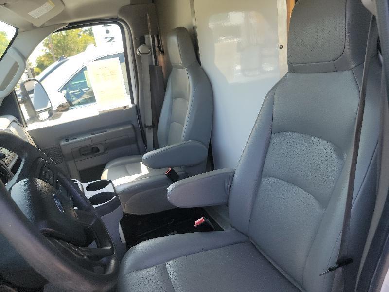 Ford Econoline E-450 2023