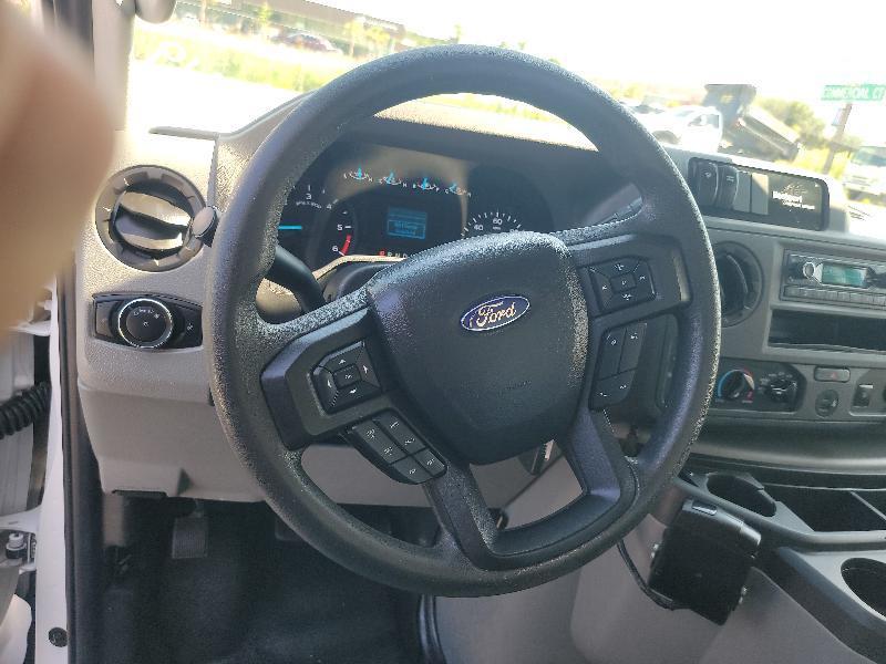 Ford Econoline E-450 2023
