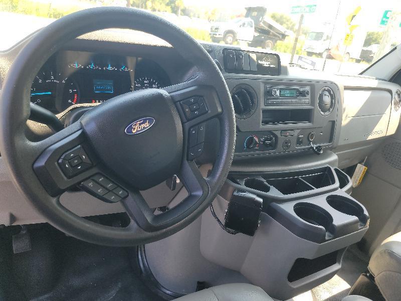 Ford Econoline E-450 2023
