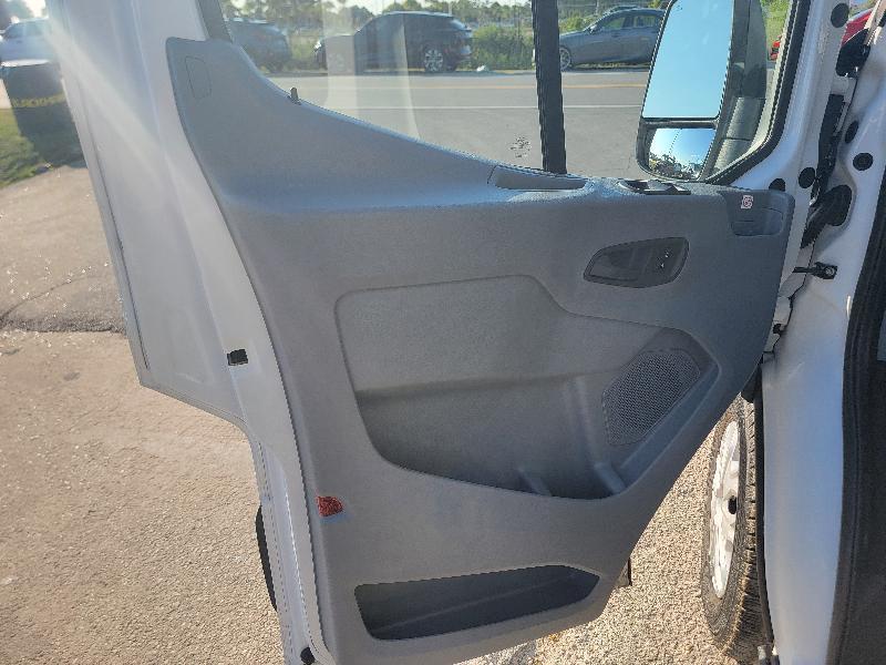 Ford Transit 150 Wagon Med. Roof XL w/Sliding Pass. 130-in. WB 2019