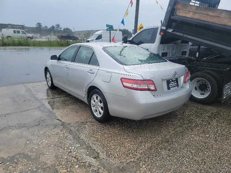 Toyota Camry Base 6-Spd AT 2011
