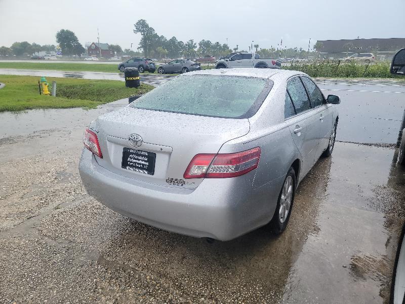 Toyota Camry Base 6-Spd AT 2011