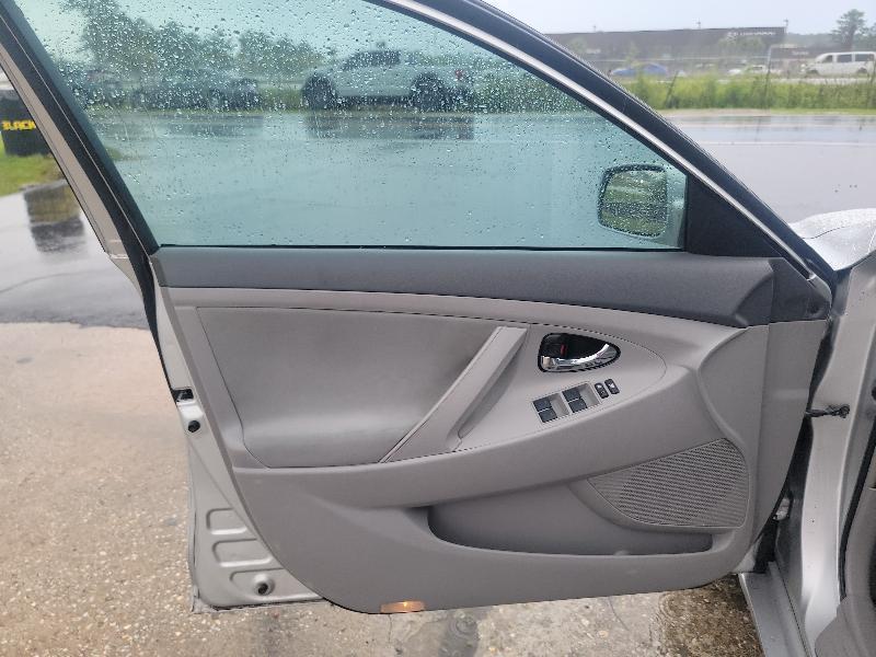 Toyota Camry Base 6-Spd AT 2011