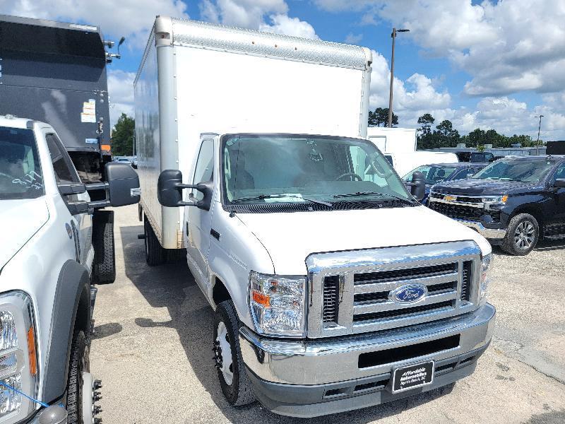 Ford Econoline E-350 Super Duty 2022