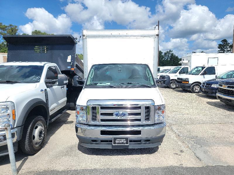 Ford Econoline E-350 Super Duty 2022