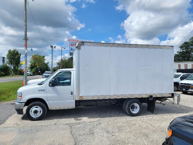 Ford Econoline E-350 Super Duty 2022