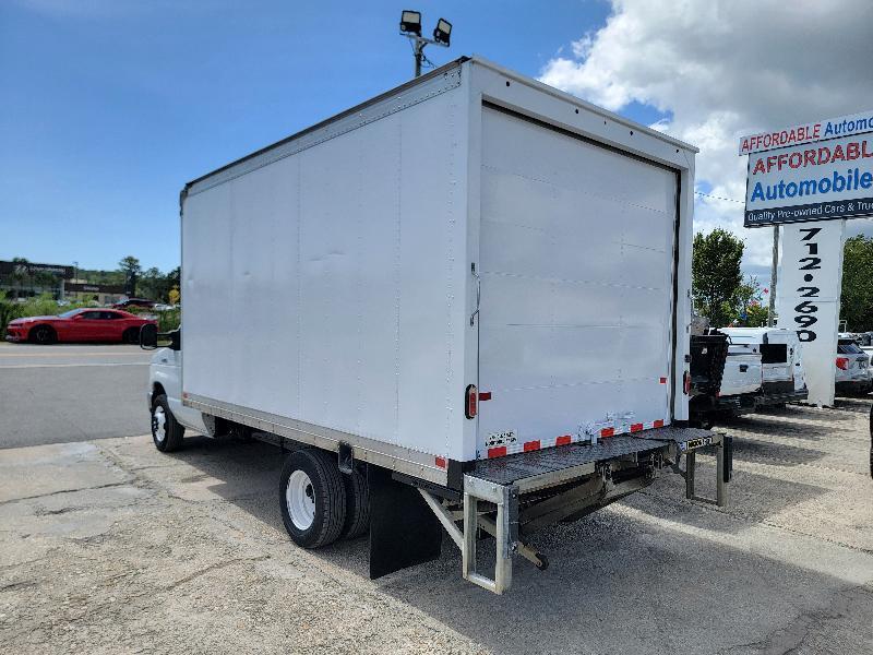 Ford Econoline E-350 Super Duty 2022