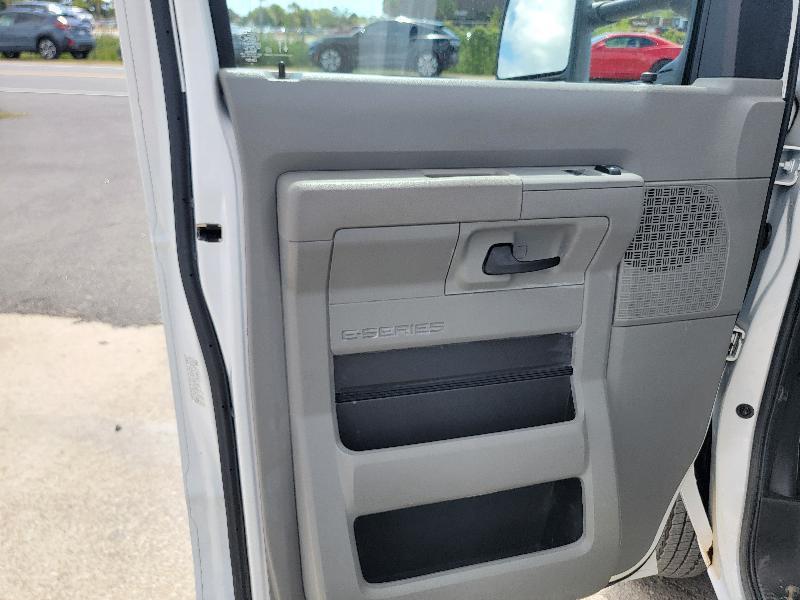 Ford Econoline E-350 Super Duty 2022