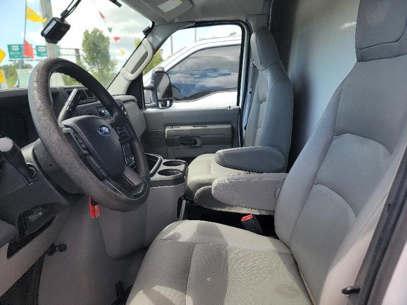 Ford Econoline E-350 Super Duty 2022
