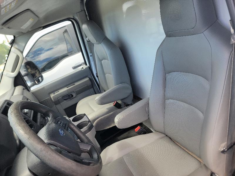 Ford Econoline E-350 Super Duty 2022