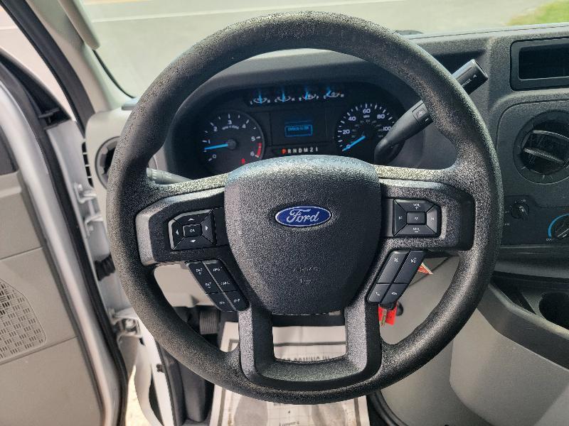 Ford Econoline E-350 Super Duty 2022