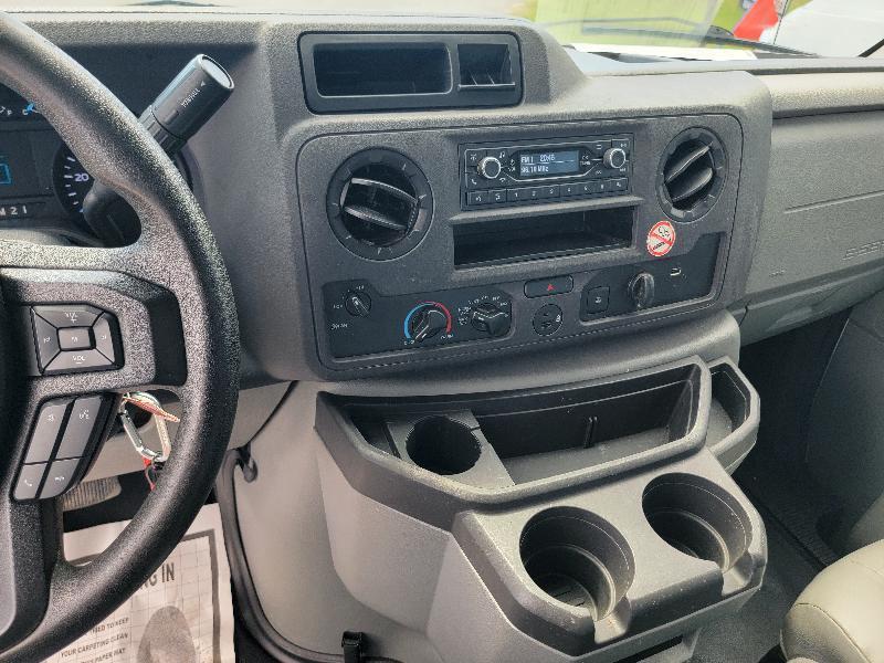 Ford Econoline E-350 Super Duty 2022