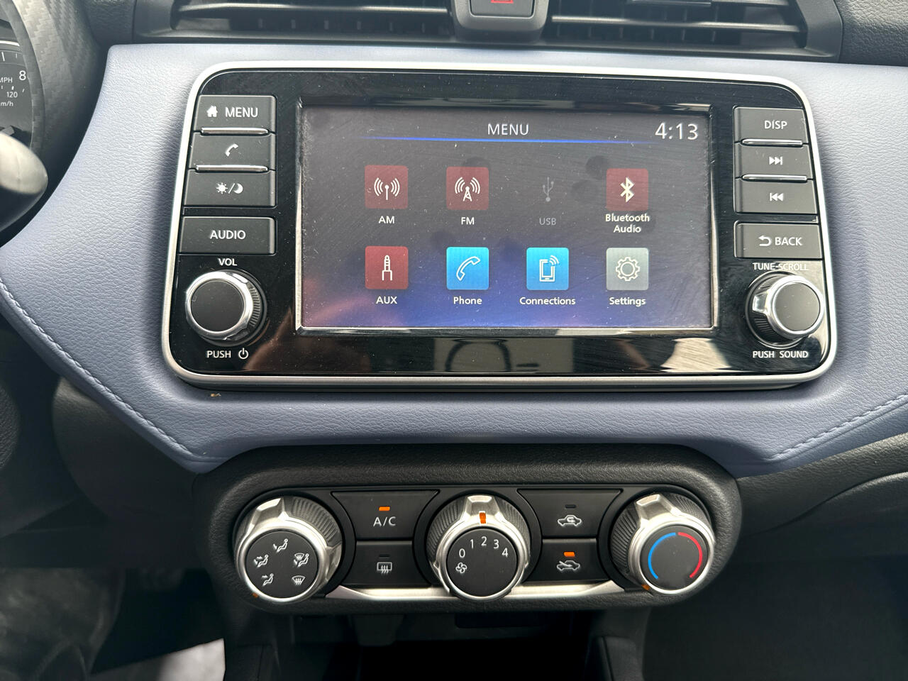 Nissan Versa SV 2024