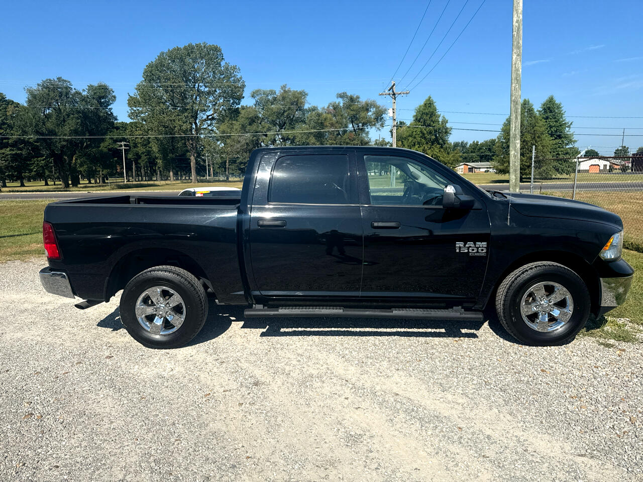 RAM 1500 Classic Tradesman Crew Cab SWB 4WD 2022