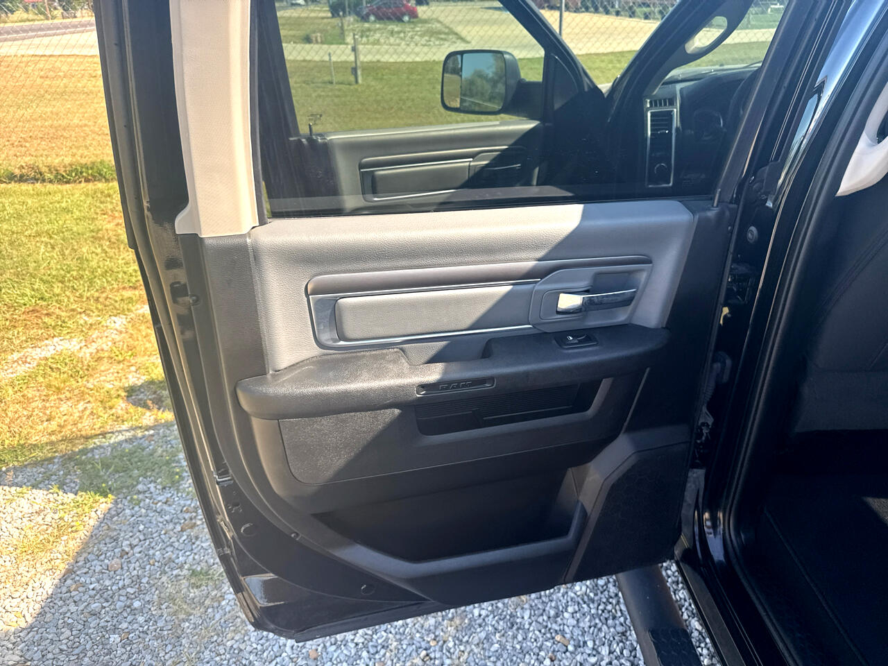 RAM 1500 Classic Tradesman Crew Cab SWB 4WD 2022