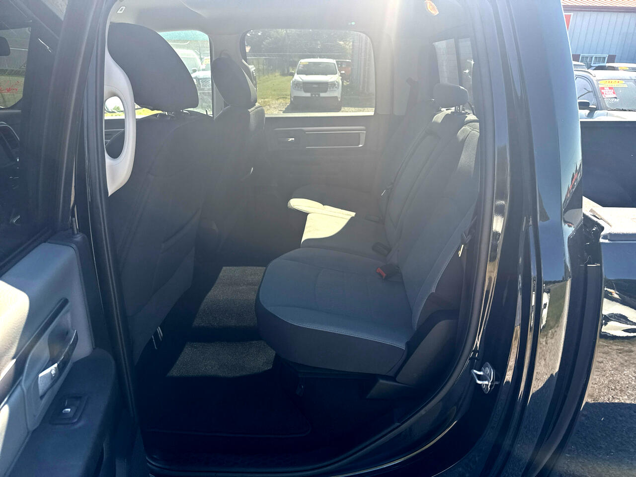 RAM 1500 Classic Tradesman Crew Cab SWB 4WD 2022