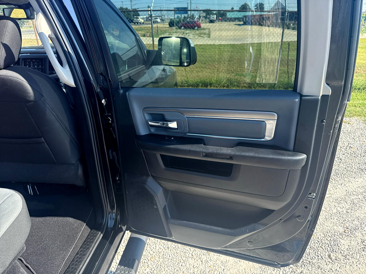 RAM 1500 Classic Tradesman Crew Cab SWB 4WD 2022